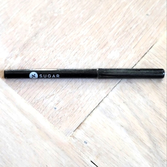 Sugar Cosmetics Kohl Of Honour Intense Kajal 01 Black Out Black - Picture 2 of 2